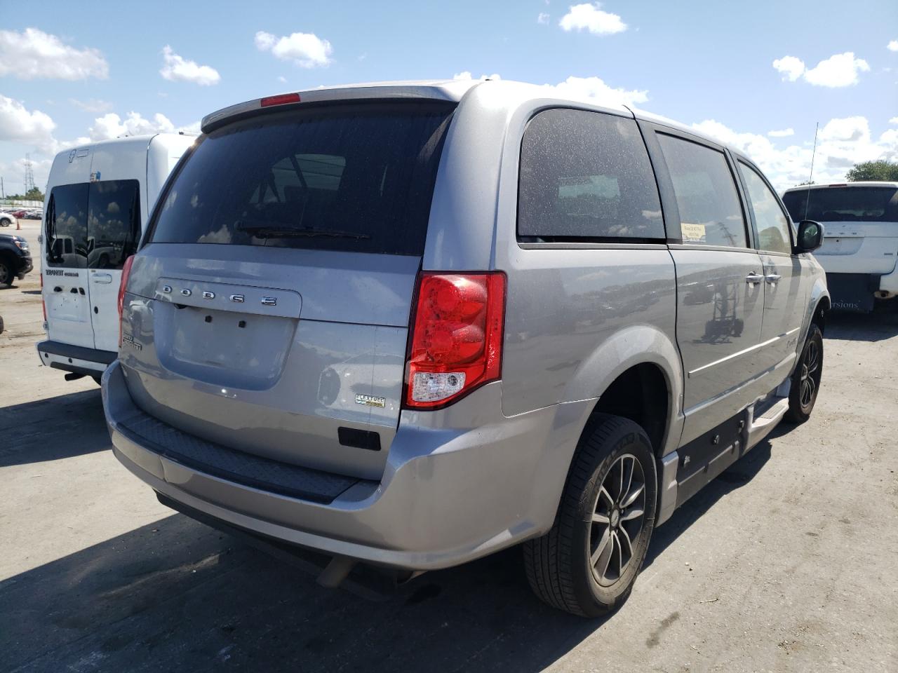 Photo 4 from auction – 2015 DODGE GRAND CARA with VIN 2C4RDGCGXFR703357