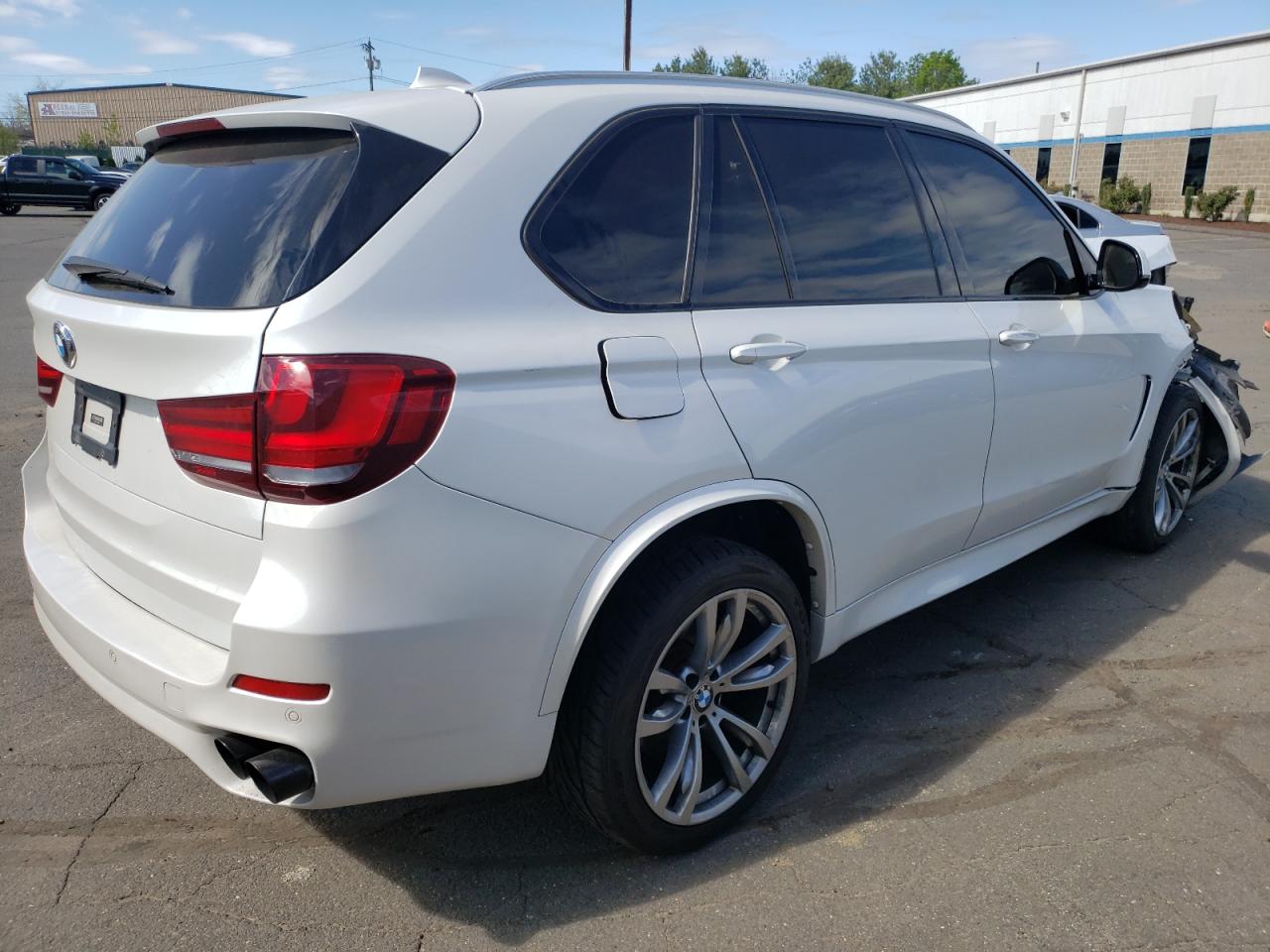 Photo 4 from auction – 2016 BMW X5 XDRIVE5 with VIN 5UXKR6C57G0J82345