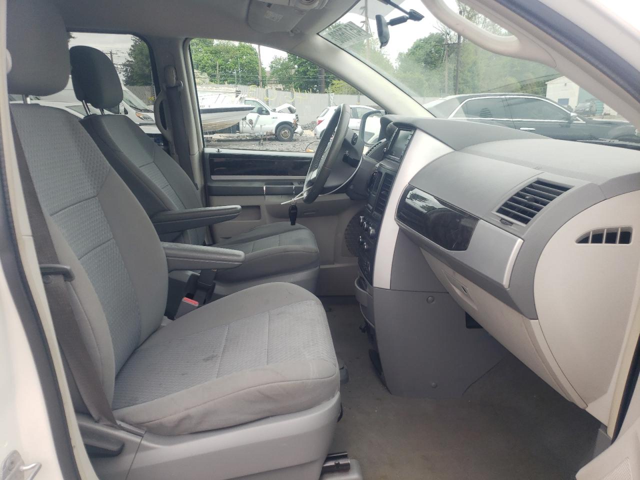 Photo 5 from auction – 2010 DODGE GRAND CARA with VIN 2D4RN5D11AR390383