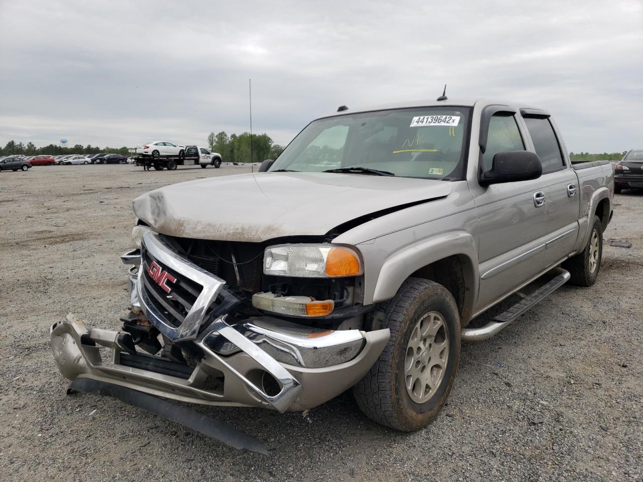 Photo 2 from auction – 2005 GMC NEW SIERRA with VIN 2GTEK13T051394977