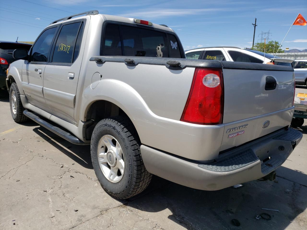 Photo 3 from auction – 2002 FORD EXPLORER S with VIN 1FMZU77E12UC75969