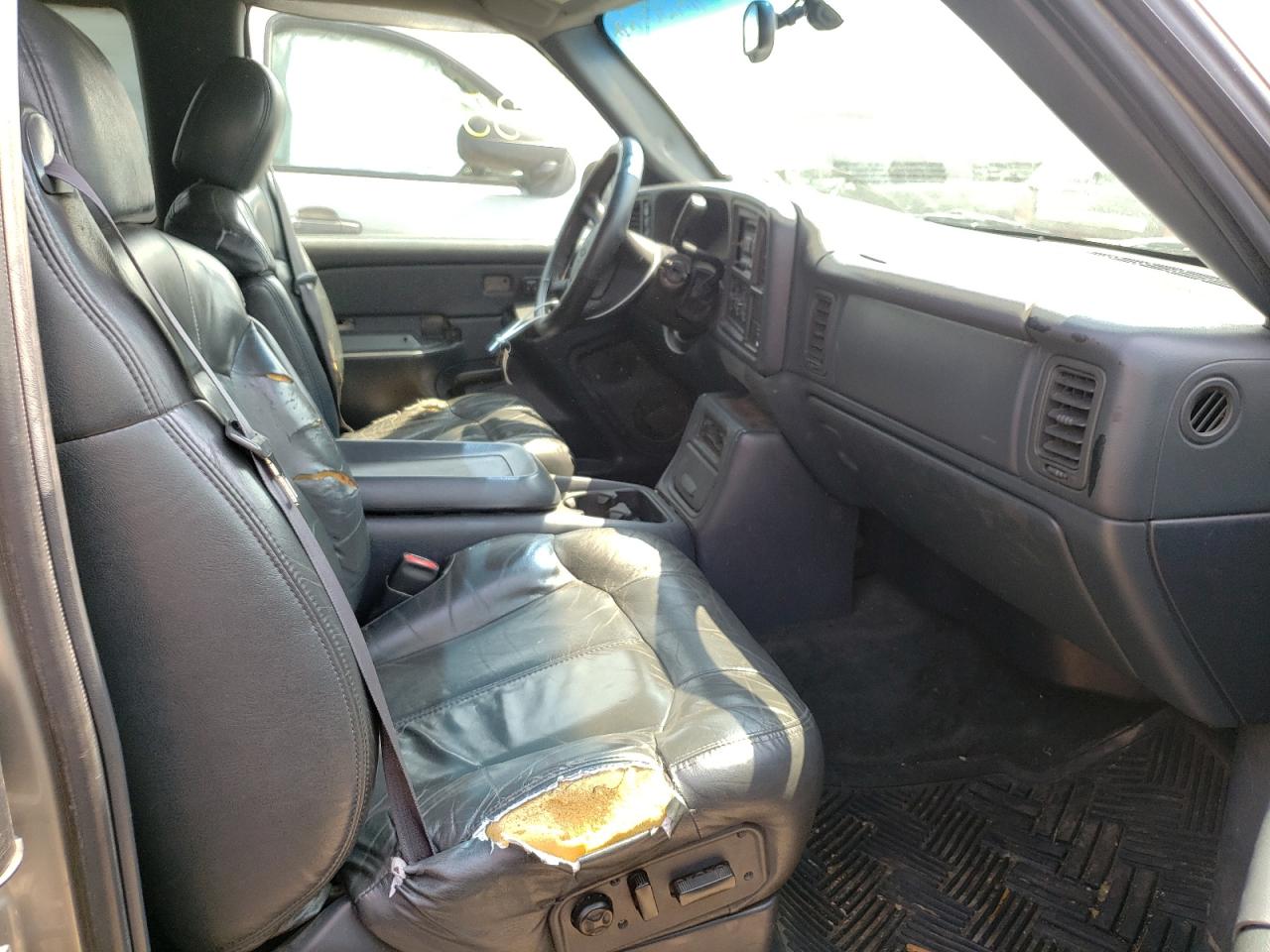 Photo 5 from auction – 2000 CHEVROLET SILVERADO with VIN 1GCEK19T7YE175170