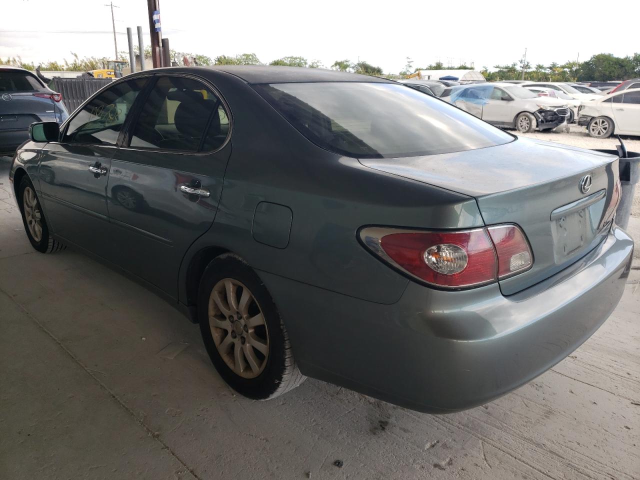 Photo 3 from auction – 2003 LEXUS ES 300 with VIN JTHBF30G030087682