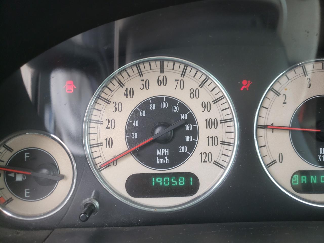 Photo 8 from auction – 2002 CHRYSLER TOWN & COU with VIN 2C8GP54L02R791018