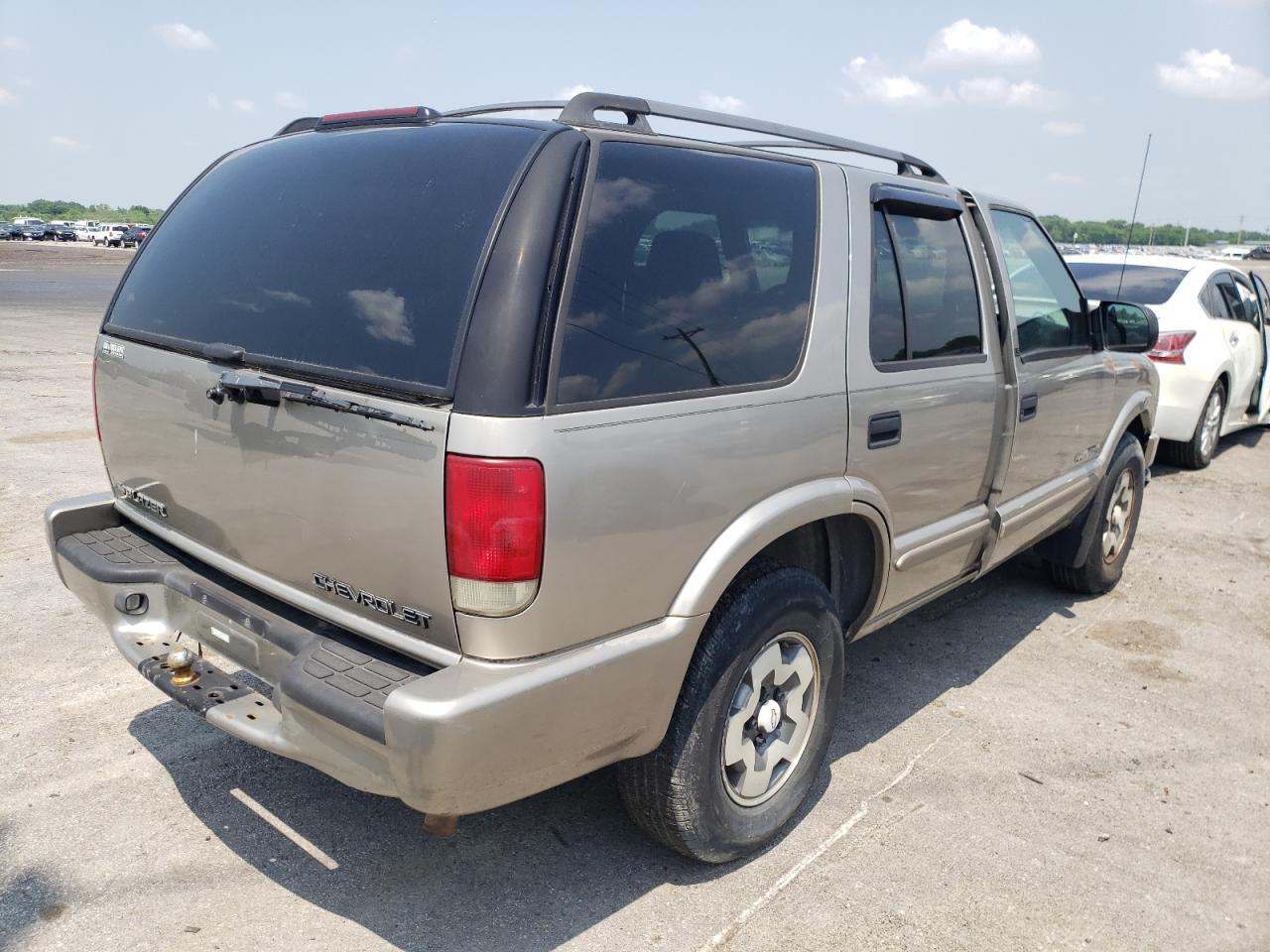 Photo 4 from auction – 2002 CHEVROLET BLAZER with VIN 1GNDT13W52K121328
