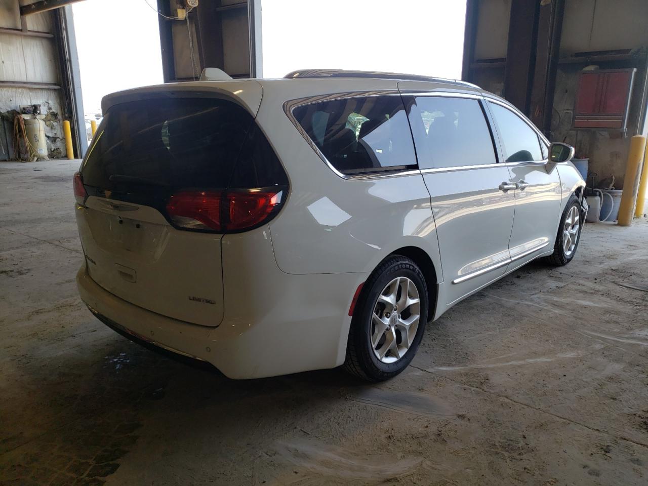 Photo 4 from auction – 2020 CHRYSLER PACIFICA L with VIN 2C4RC1GG0LR187113