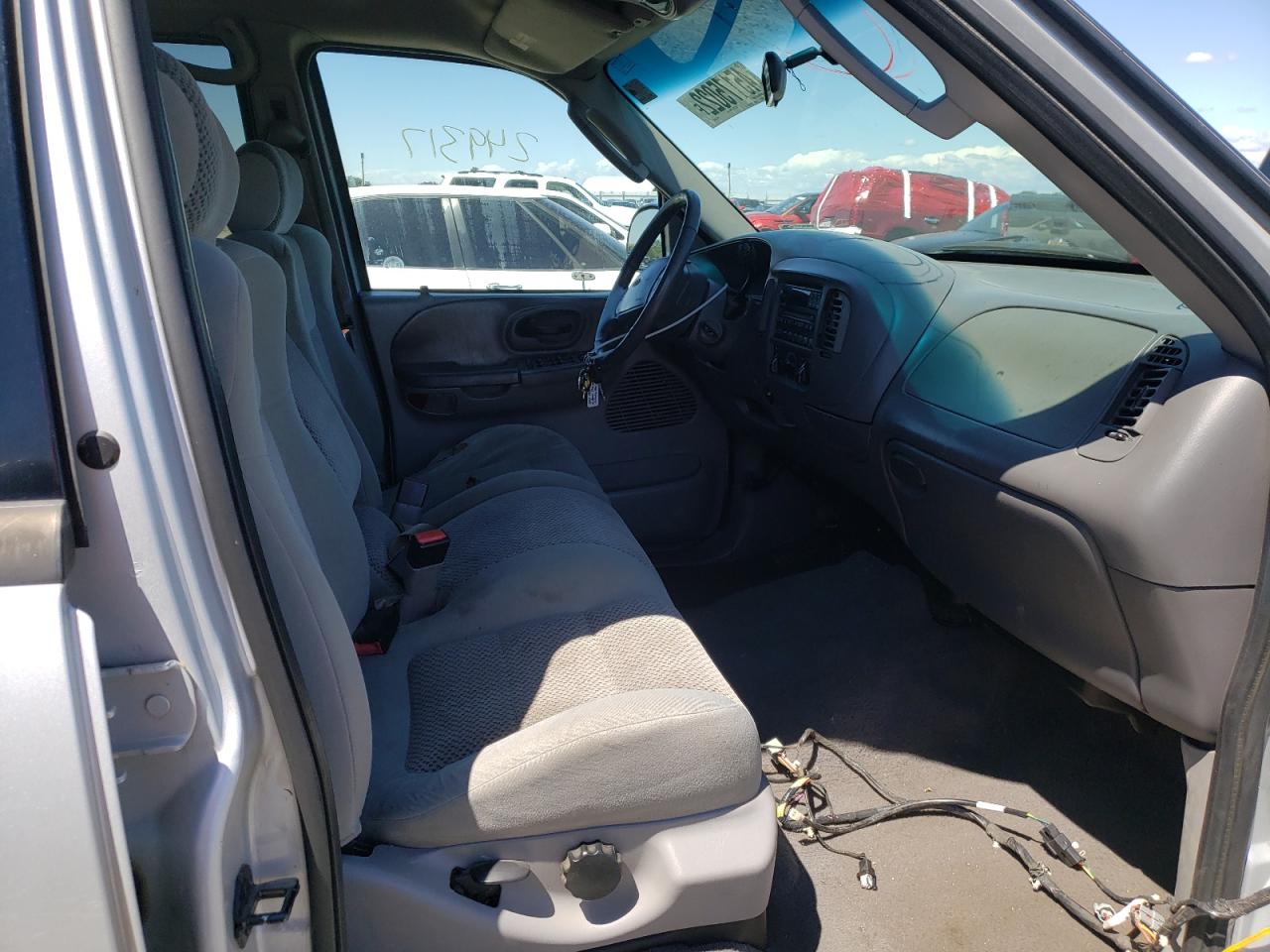 Photo 5 from auction – 2002 FORD F150 SUPER with VIN 1FTRW07LX2KC76487