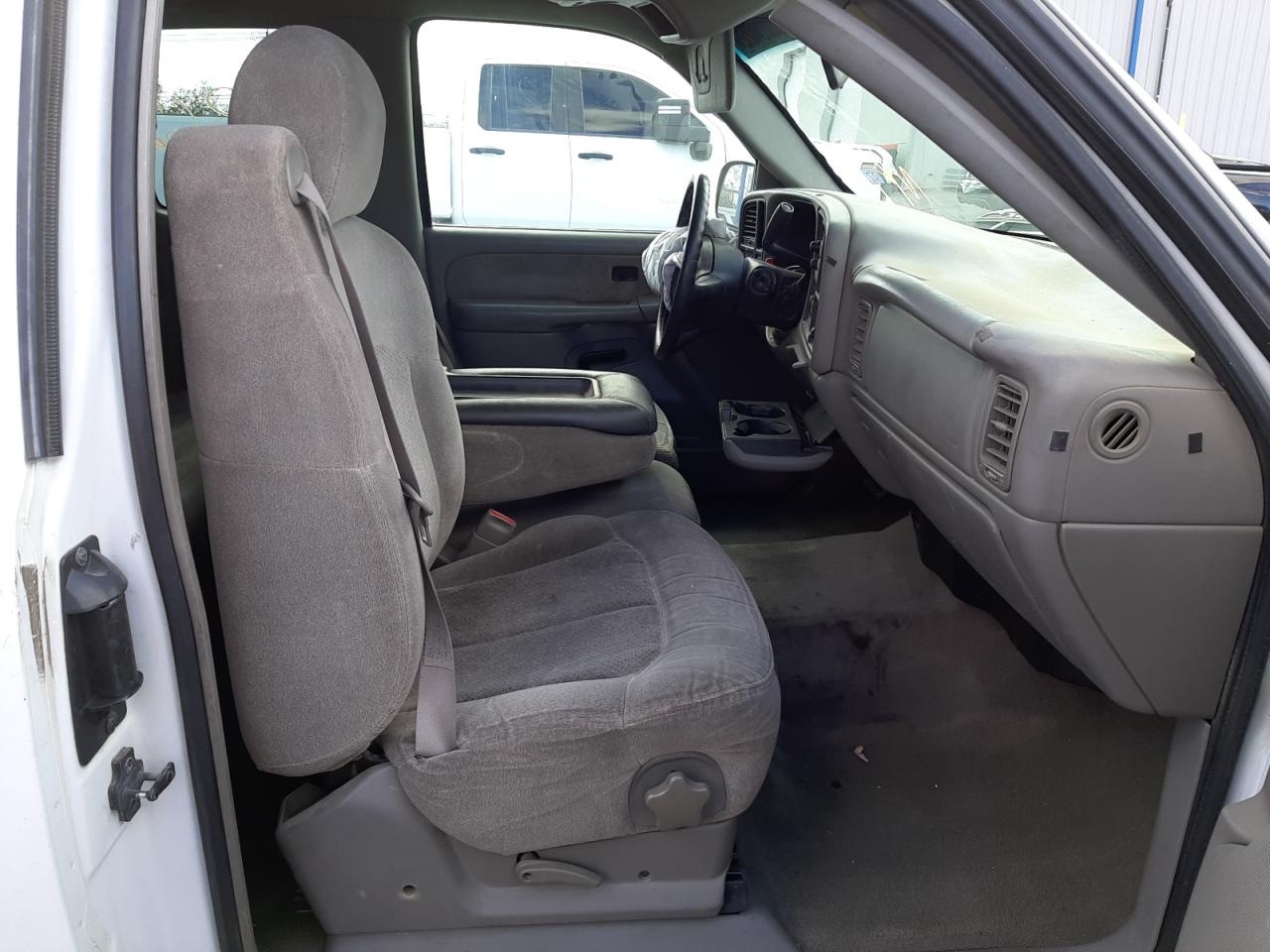 Photo 5 from auction – 2000 CHEVROLET SILVERADO with VIN 2GCEC19T5Y1271247