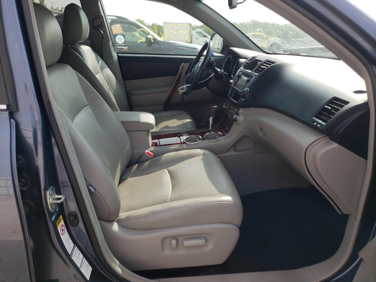 Photo 5 from auction – 2013 TOYOTA HIGHLANDER with VIN 5TDDK3EH3DS239444
