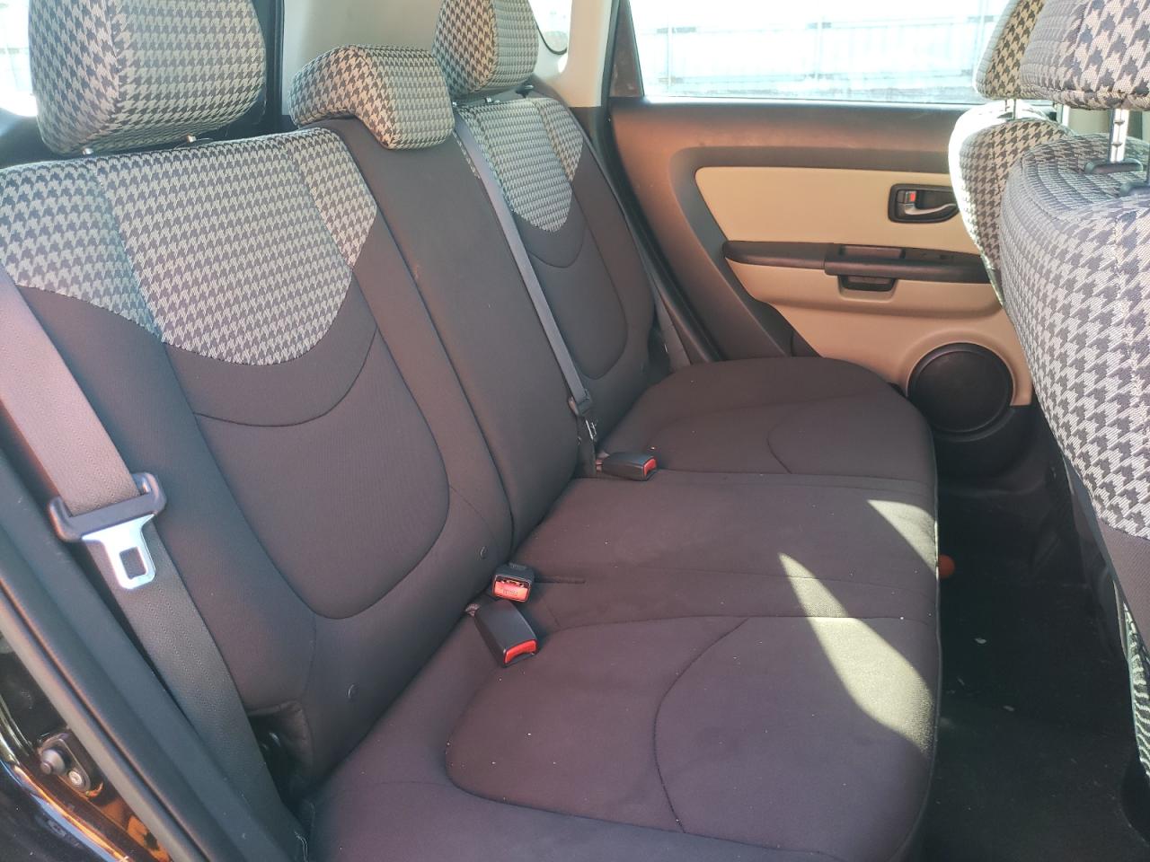Photo 6 from auction – 2011 KIA SOUL + with VIN KNDJT2A21B7195480