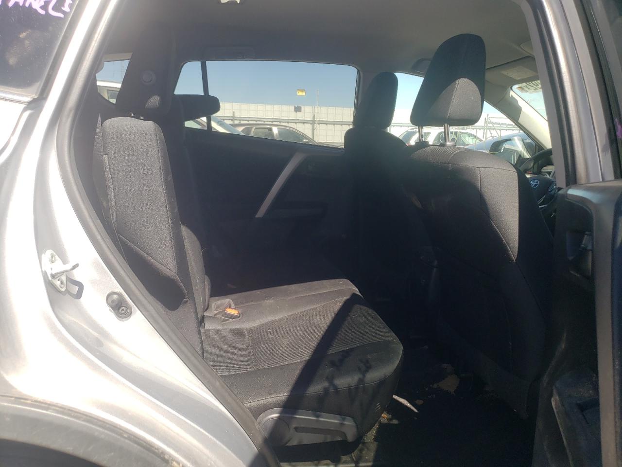 Photo 6 from auction – 2017 TOYOTA RAV4 LE with VIN 2T3BFREV7HW564140