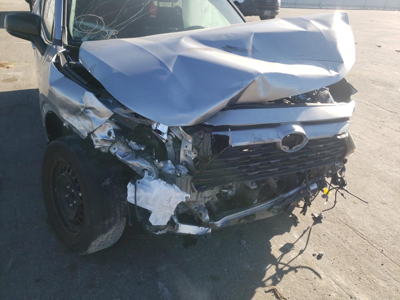 Photo 9 from auction – 2020 TOYOTA RAV4 LE with VIN 2T3F1RFV0LC101541