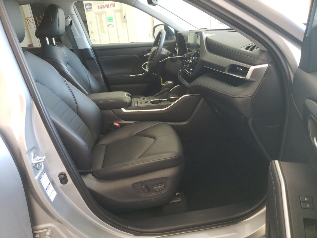Photo 5 from auction – 2021 TOYOTA HIGHLANDER with VIN 5TDGZRBH2MS527150