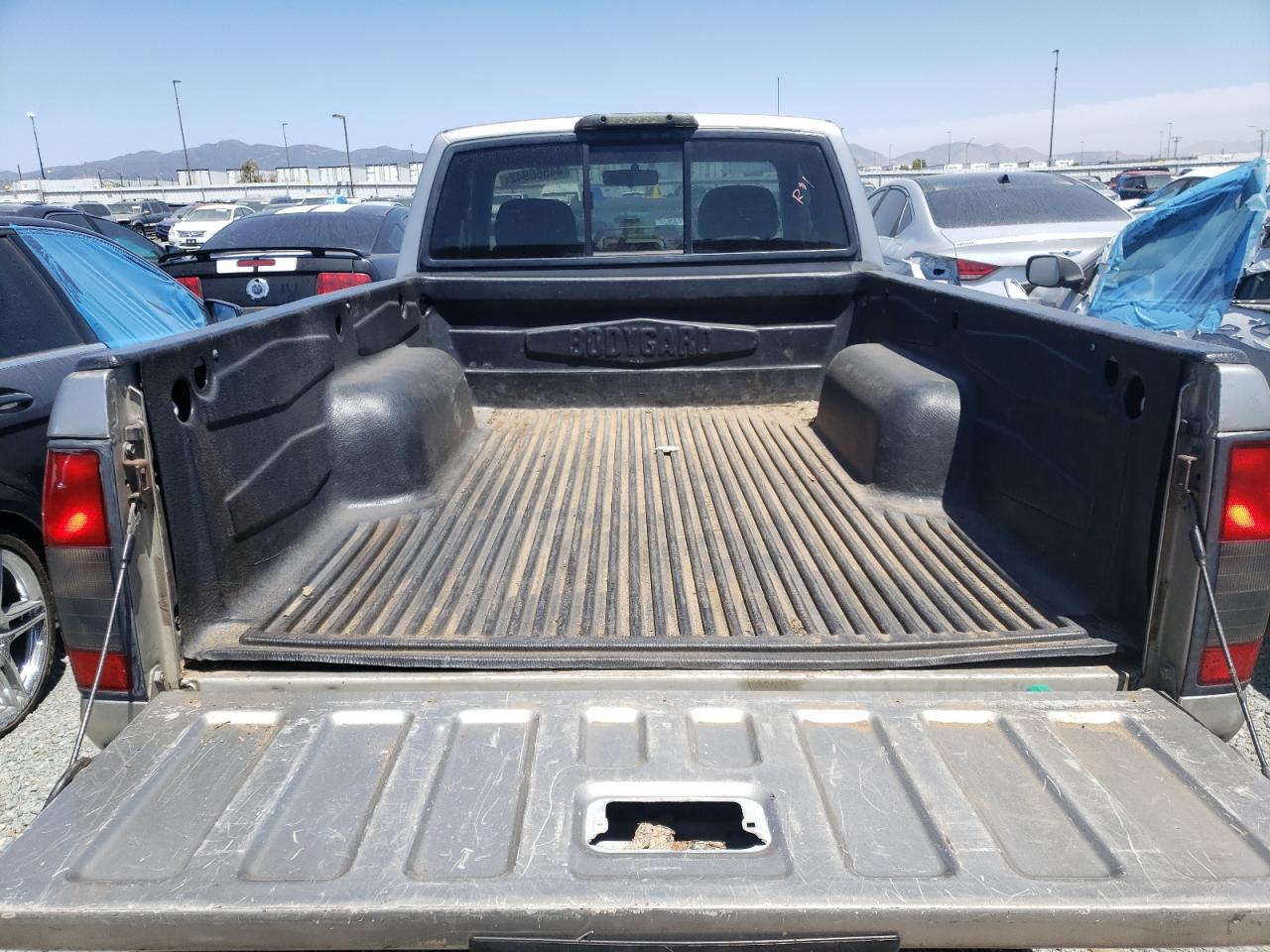 Photo 20 from auction – 2001 NISSAN FRONTIER K with VIN 1N6DD26SX1C328646