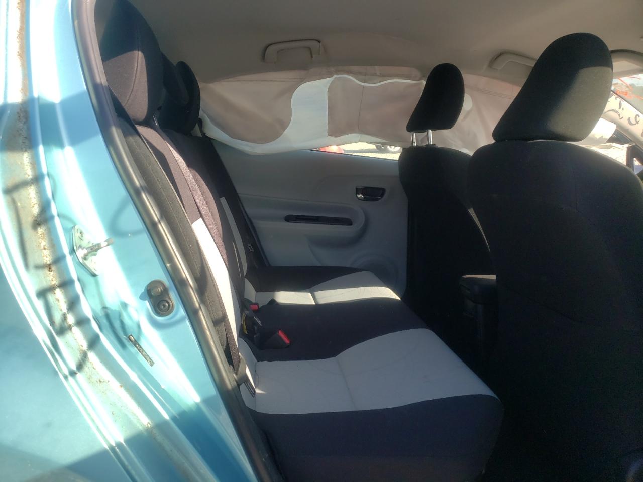 Photo 6 from auction – 2012 TOYOTA PRIUS C with VIN JTDKDTB34C1026217