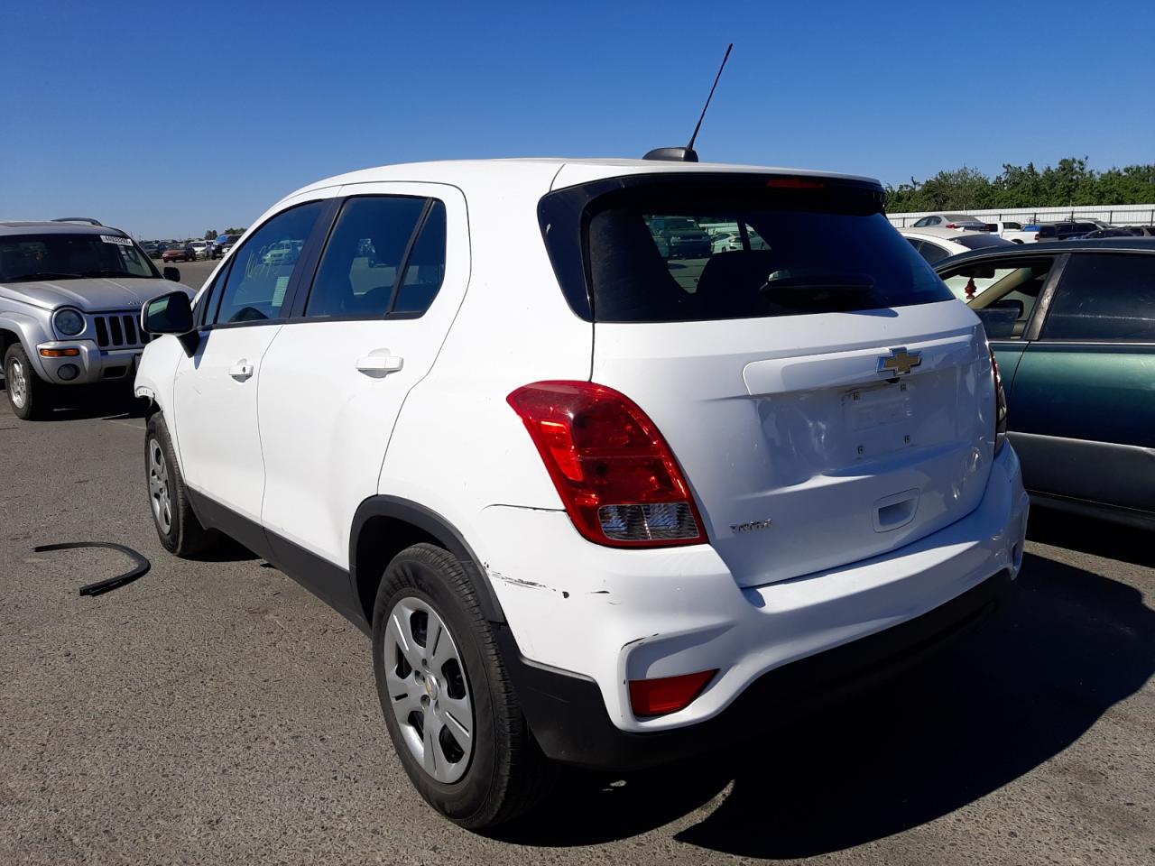 Photo 3 from auction – 2018 CHEVROLET TRAX LS with VIN KL7CJKSB5JB644911