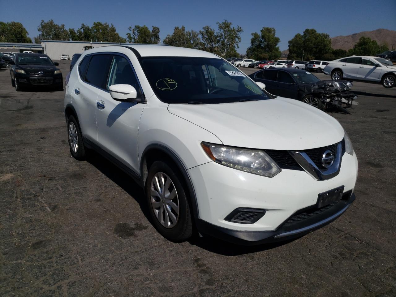 NISSAN ROGUE S 2015 with VIN KNMAT2MT7FP591620 - Photo from auction