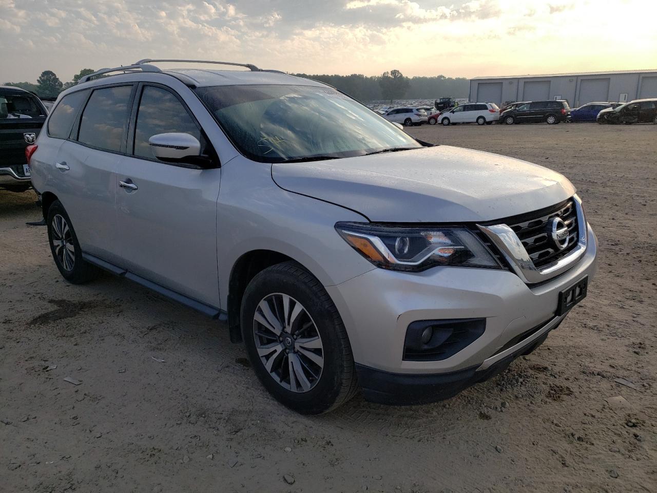 Photo 1 from auction – 2017 NISSAN PATHFINDER with VIN 5N1DR2MM6HC658153