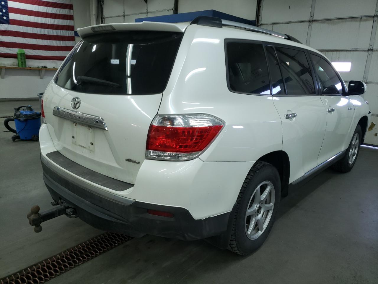 Photo 4 from auction – 2012 TOYOTA HIGHLANDER with VIN 5TDDK3EH8CS120089