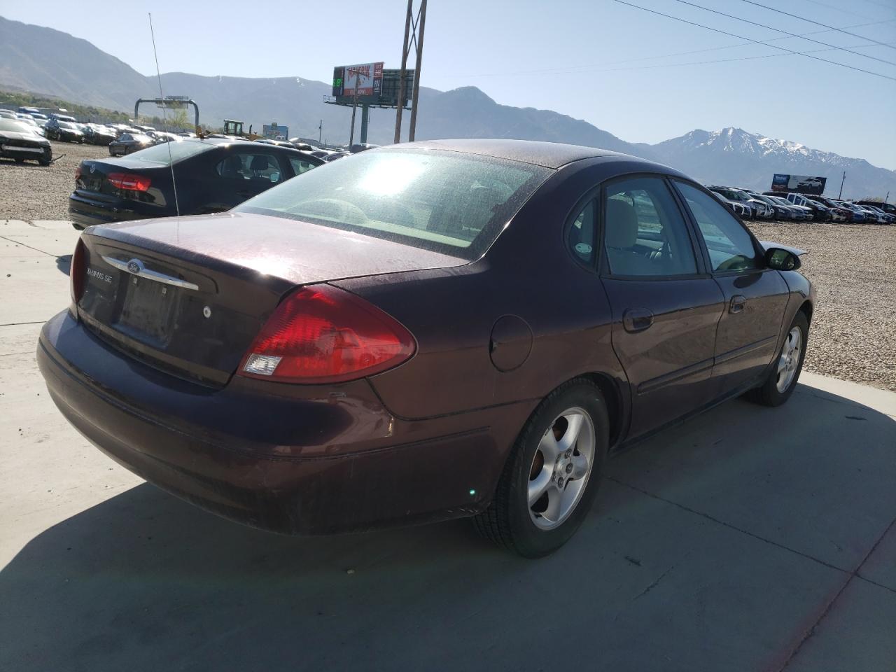 Photo 4 from auction – 2000 FORD TAURUS SE with VIN 1FAFP53U9YG280205