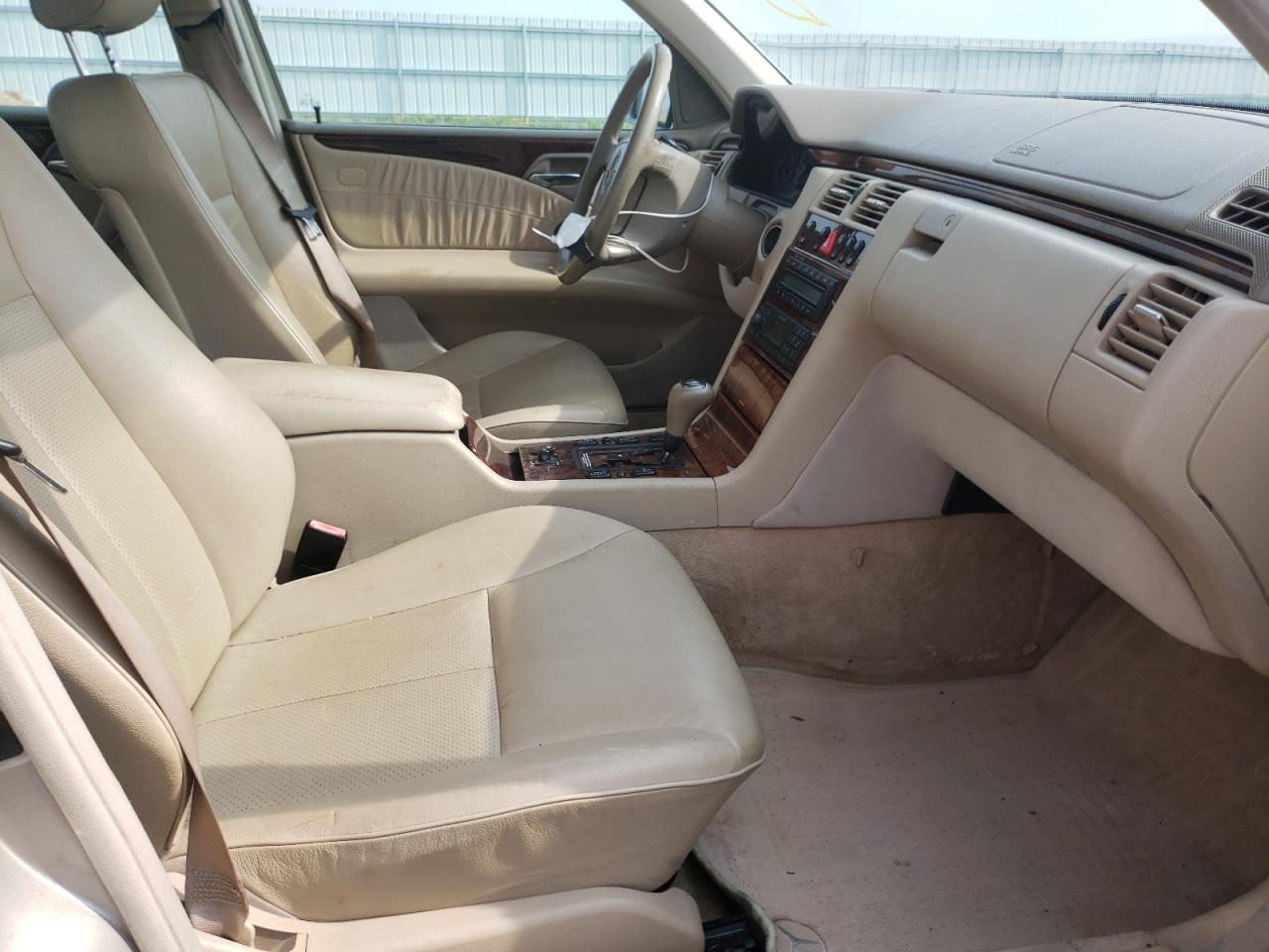 Photo 5 from auction – 1999 MERCEDES-BENZ E 320 with VIN WDBJF65H4XA814983