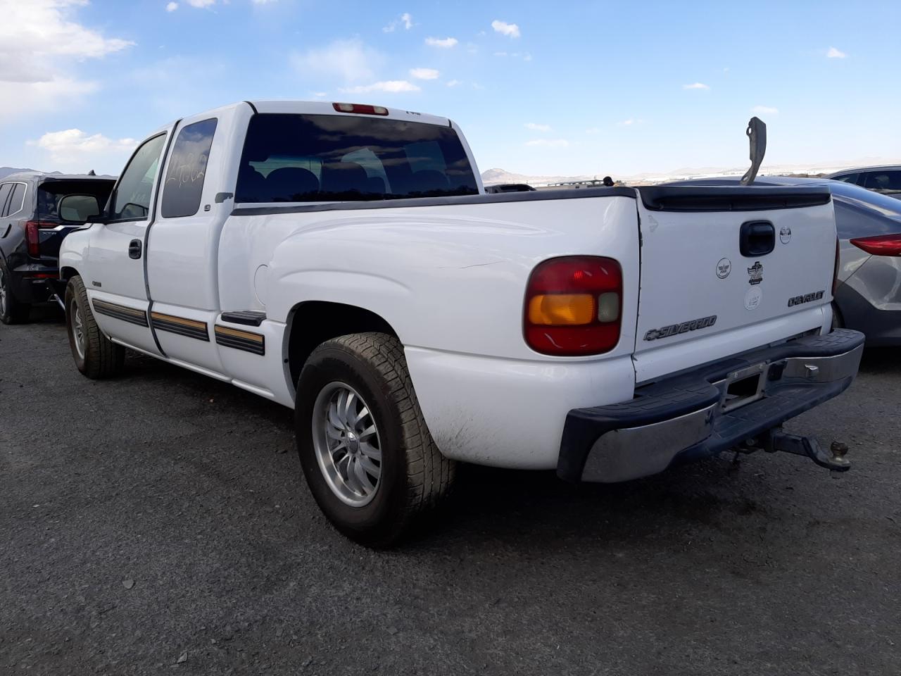 Photo 3 from auction – 2000 CHEVROLET SILVERADO with VIN 2GCEC19T5Y1271247