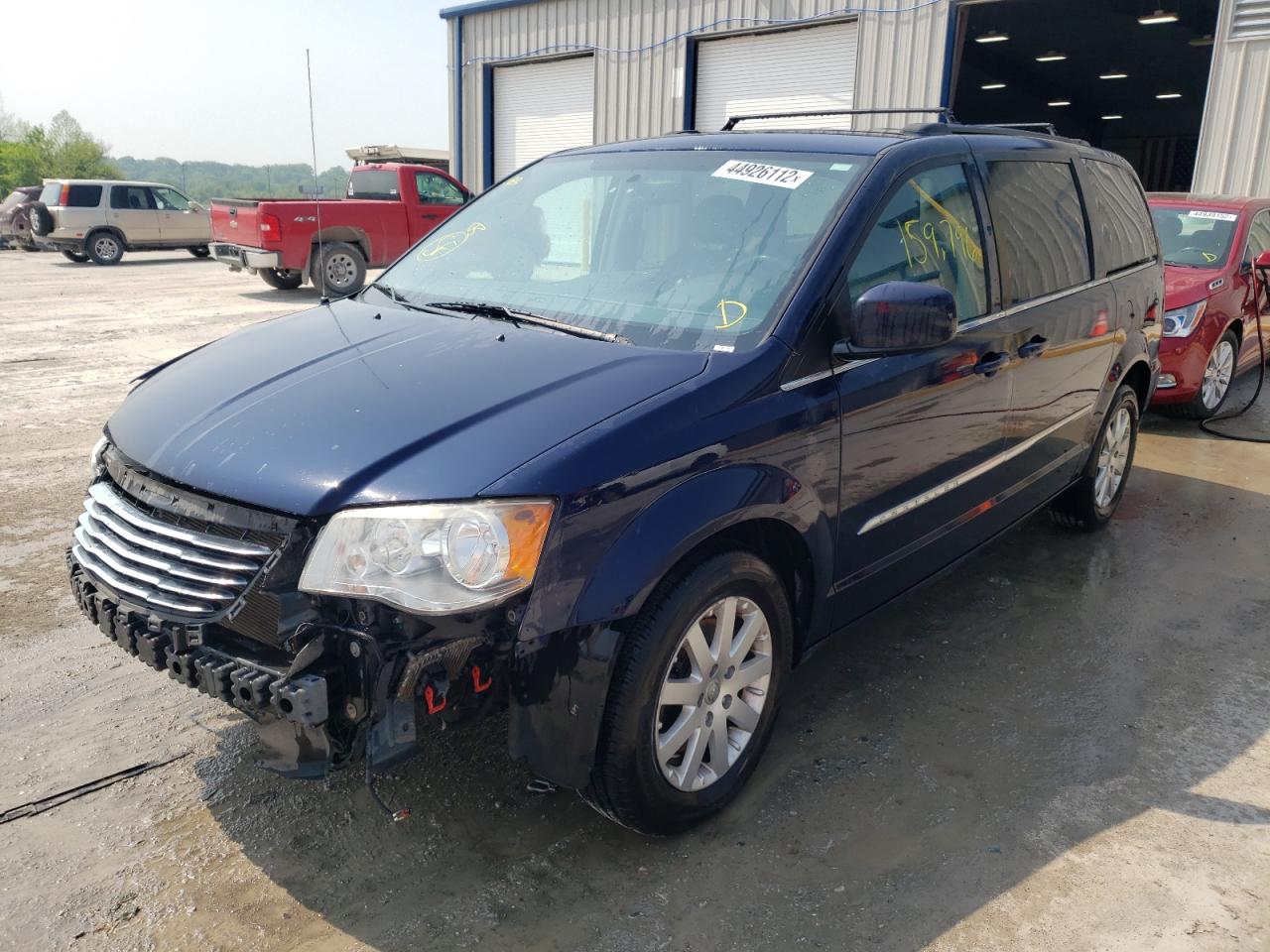 Photo 2 from auction – 2014 CHRYSLER TOWN & COU with VIN 2C4RC1BG8ER387361