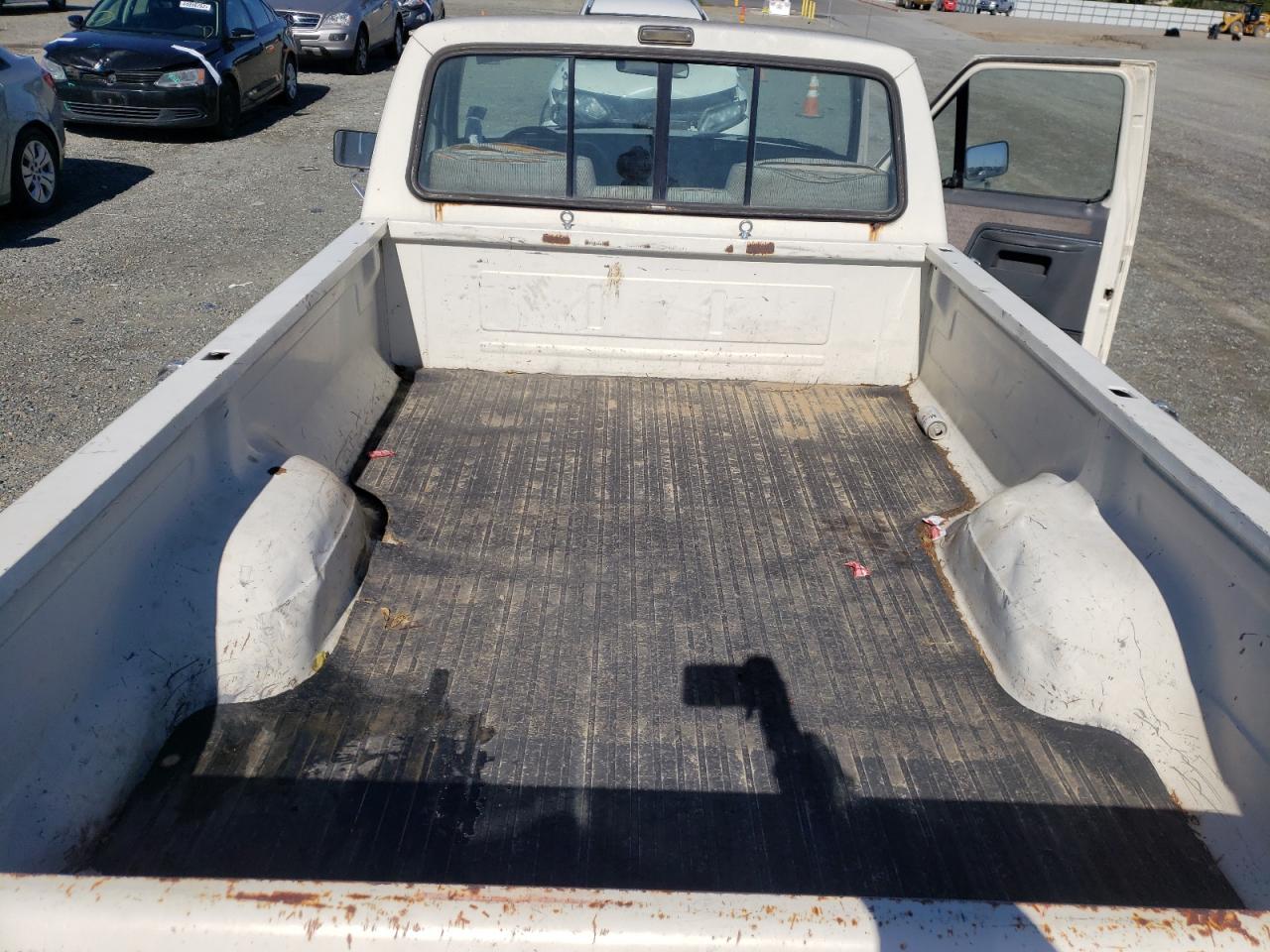 Photo 6 from auction – 1989 FORD F150 with VIN 1FTEF15Y9KLB47265