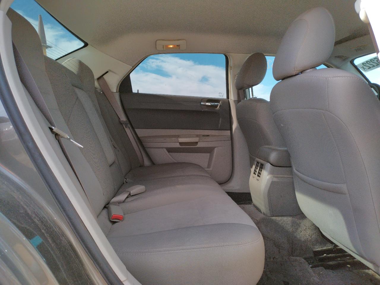 Photo 6 from auction – 2008 CHRYSLER 300 LX with VIN 2C3KA43R28H187857