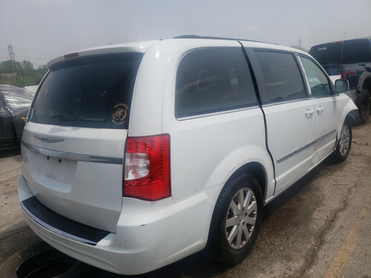 Photo 4 from auction – 2015 CHRYSLER TOWN & COU with VIN 2C4RC1BG4FR537628