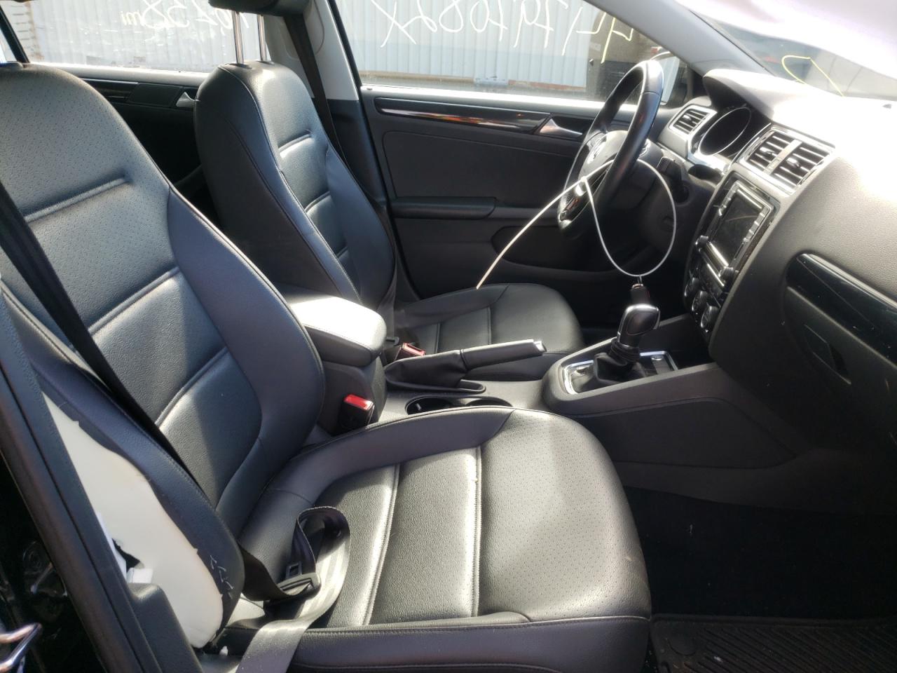 Photo 5 from auction – 2017 VOLKSWAGEN JETTA SEL with VIN 3VWL17AJ6HM297789