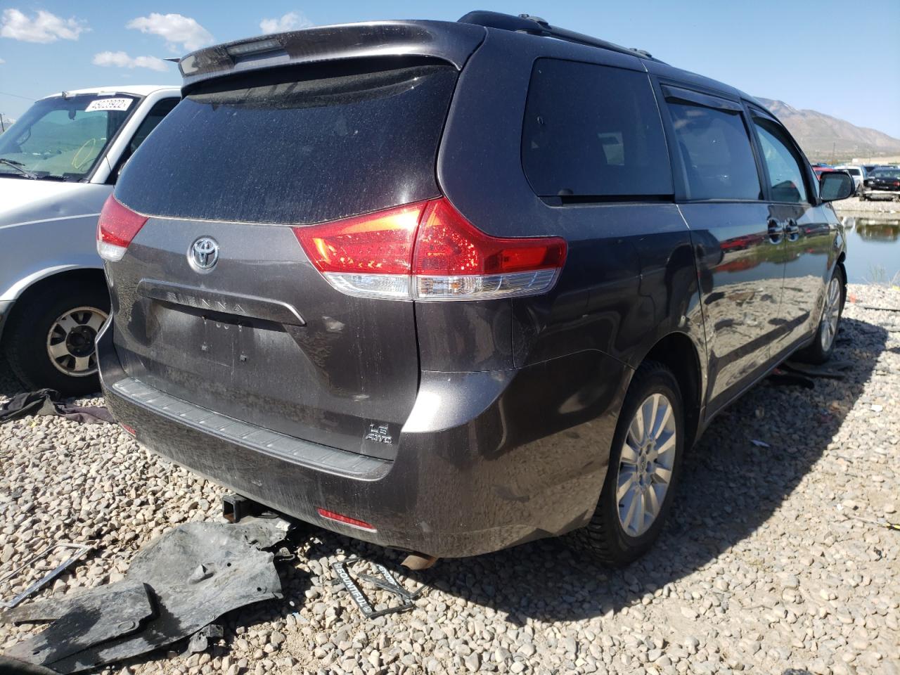 Photo 4 from auction – 2012 TOYOTA SIENNA LE with VIN 5TDJK3DC2CS044023