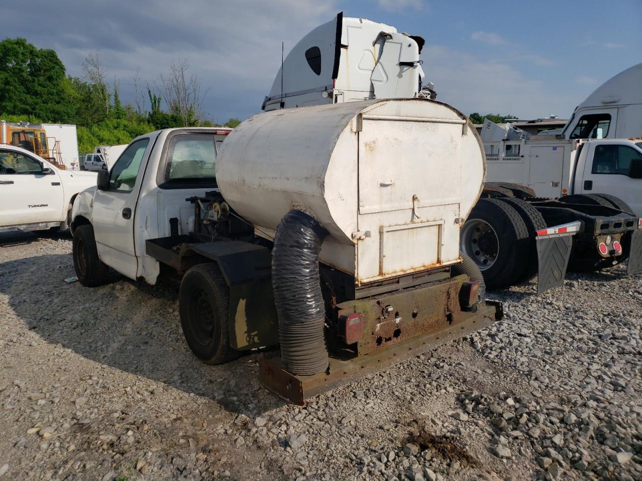 Photo 3 from auction – 2000 FORD F150 with VIN 3FTZF1722YMA50863