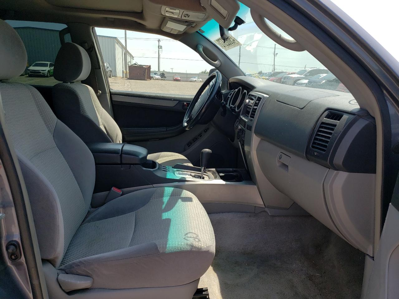 Photo 5 from auction – 2004 TOYOTA 4RUNNER SR with VIN JTEZU14RX40021420