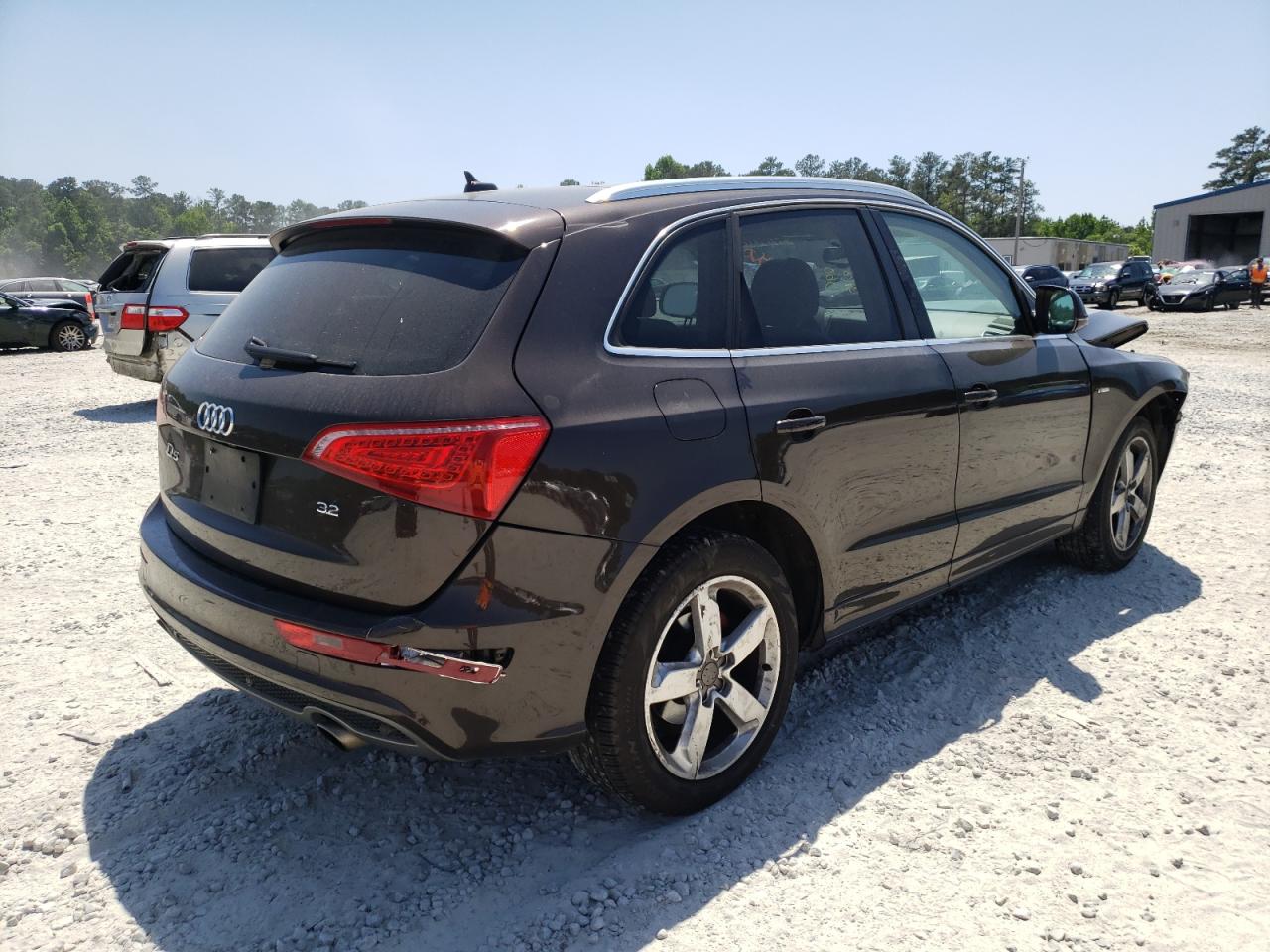 Photo 4 from auction – 2011 AUDI Q5 PREMIUM with VIN WA1DKAFPXBA014937