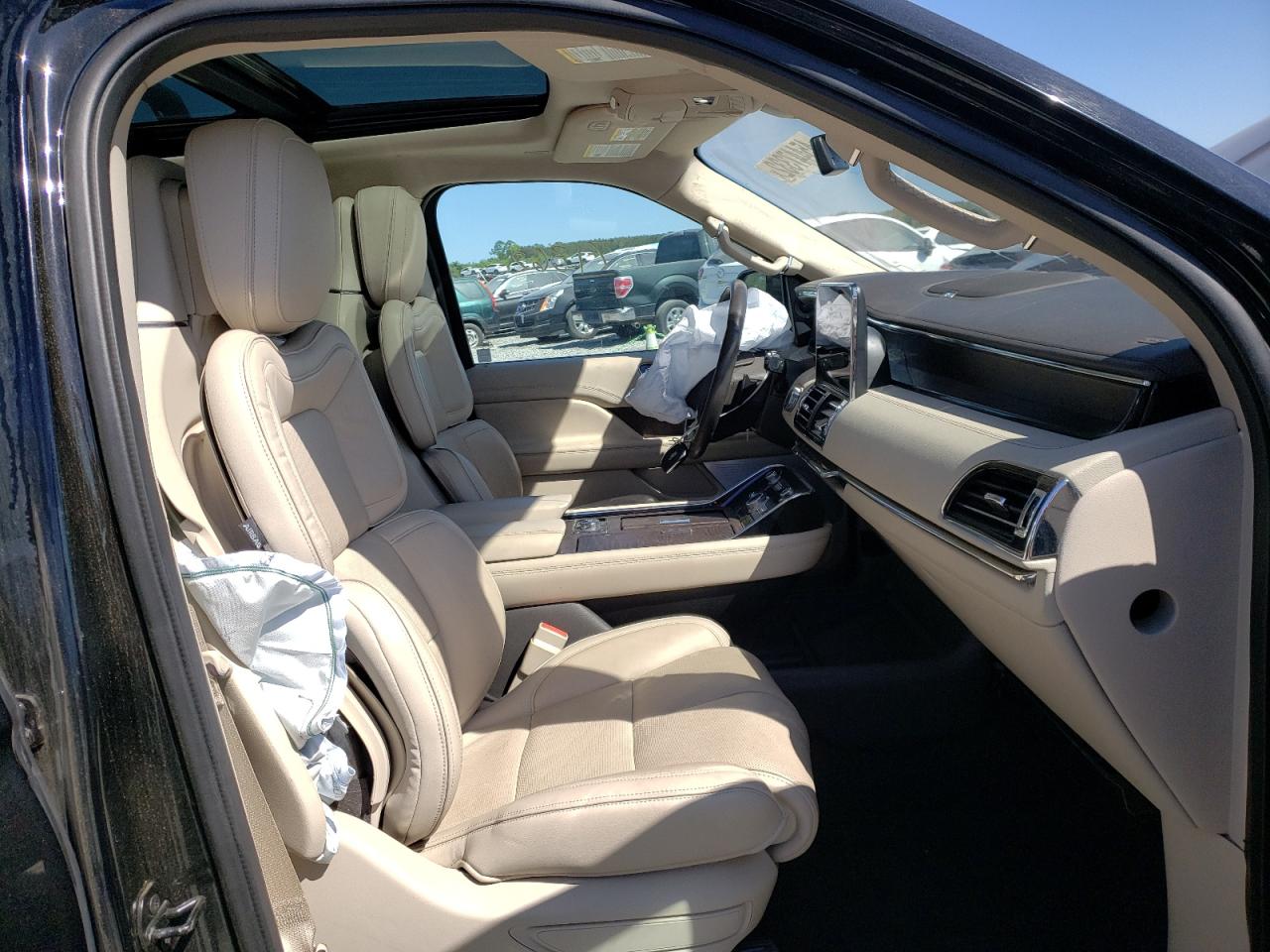 Photo 5 from auction – 2018 LINCOLN NAVIGATOR with VIN 5LMJJ3LT9JEL12940