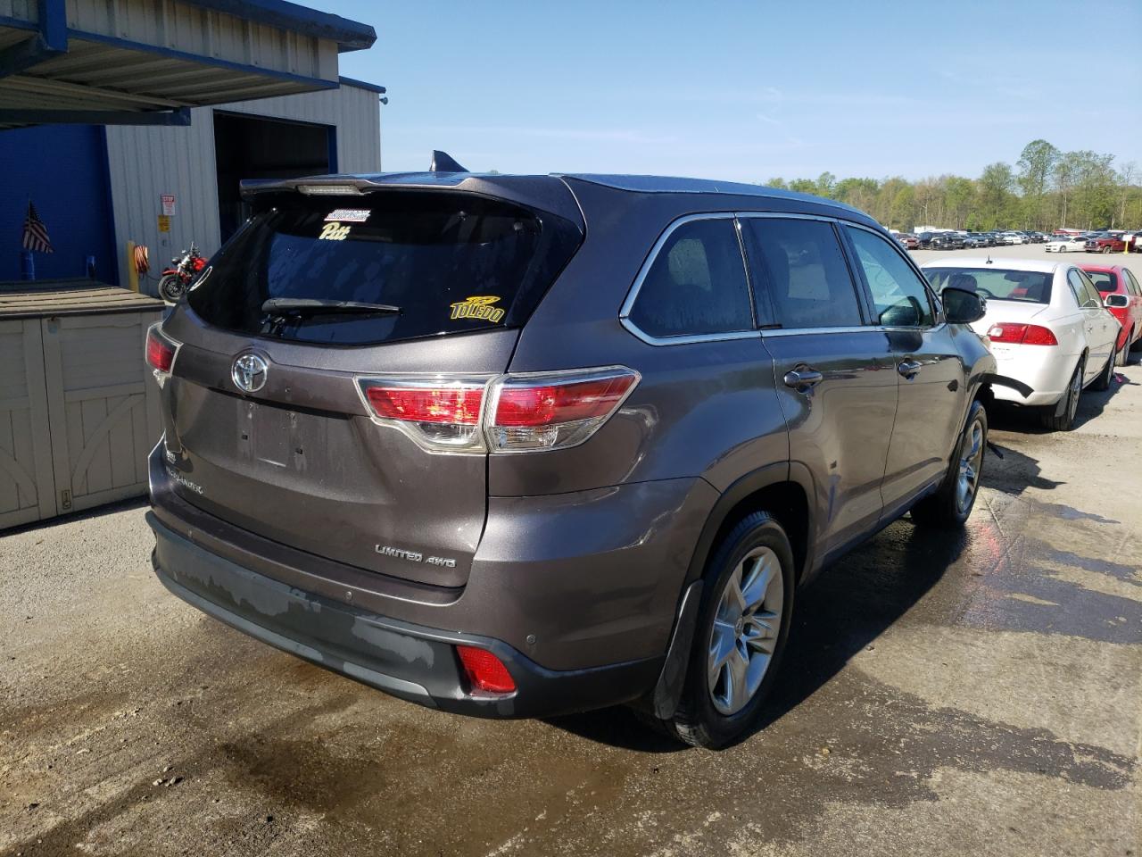 Photo 4 from auction – 2014 TOYOTA HIGHLANDER with VIN 5TDDKRFH0ES010898
