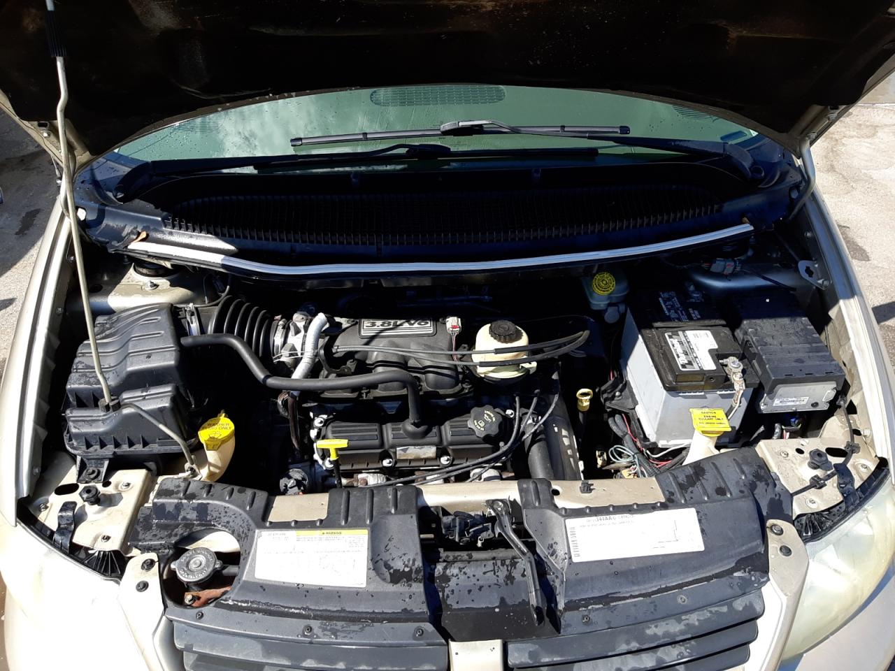 Photo 7 from auction – 2005 DODGE GRAND CARA with VIN 2D4GP44L45R428840