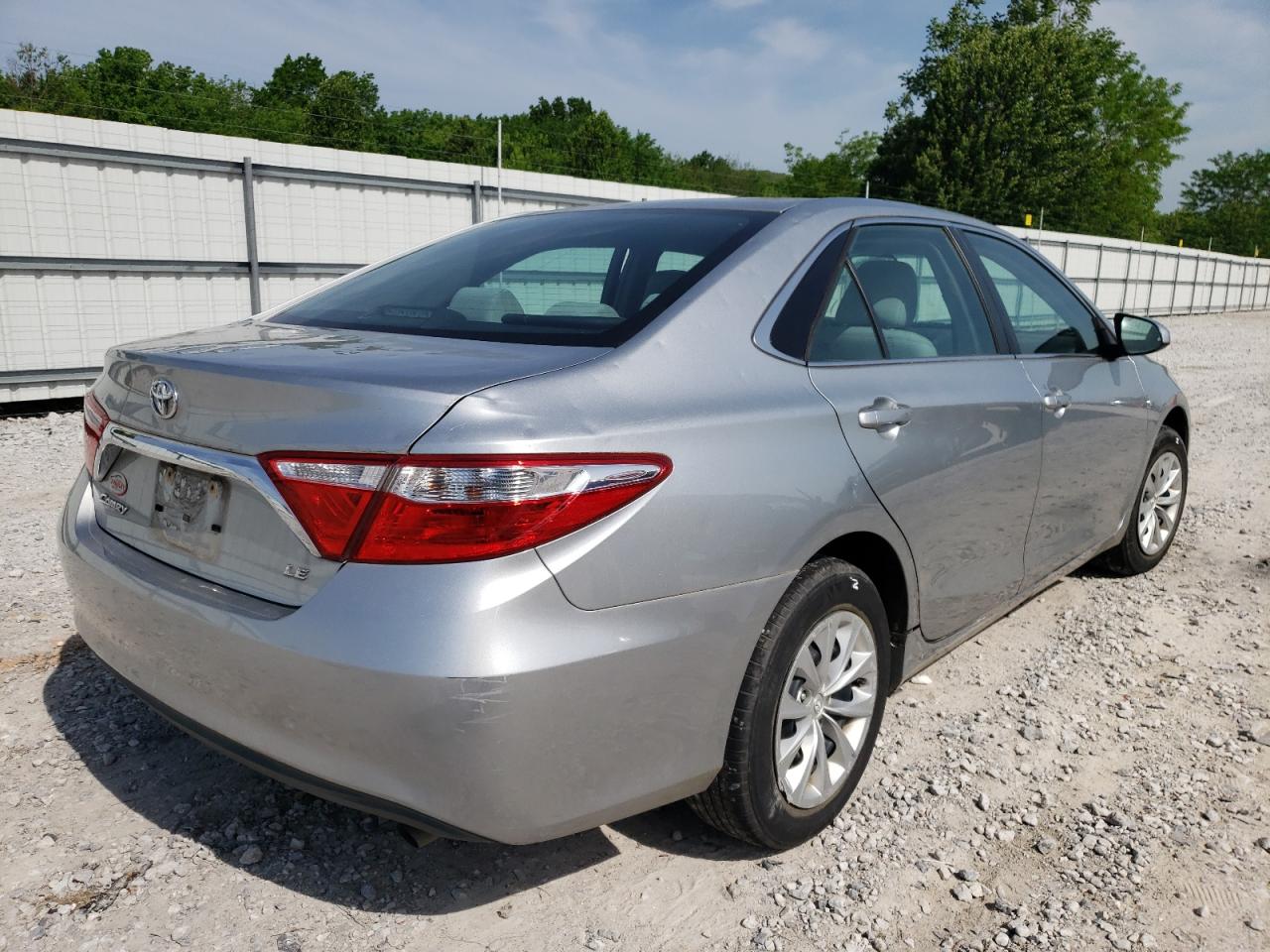 Photo 4 from auction – 2016 TOYOTA CAMRY LE with VIN 4T4BF1FK1GR568199