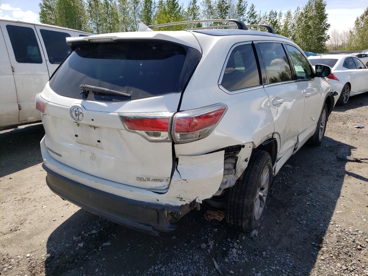 Photo 4 from auction – 2015 TOYOTA HIGHLANDER with VIN 5TDJKRFH5FS221261