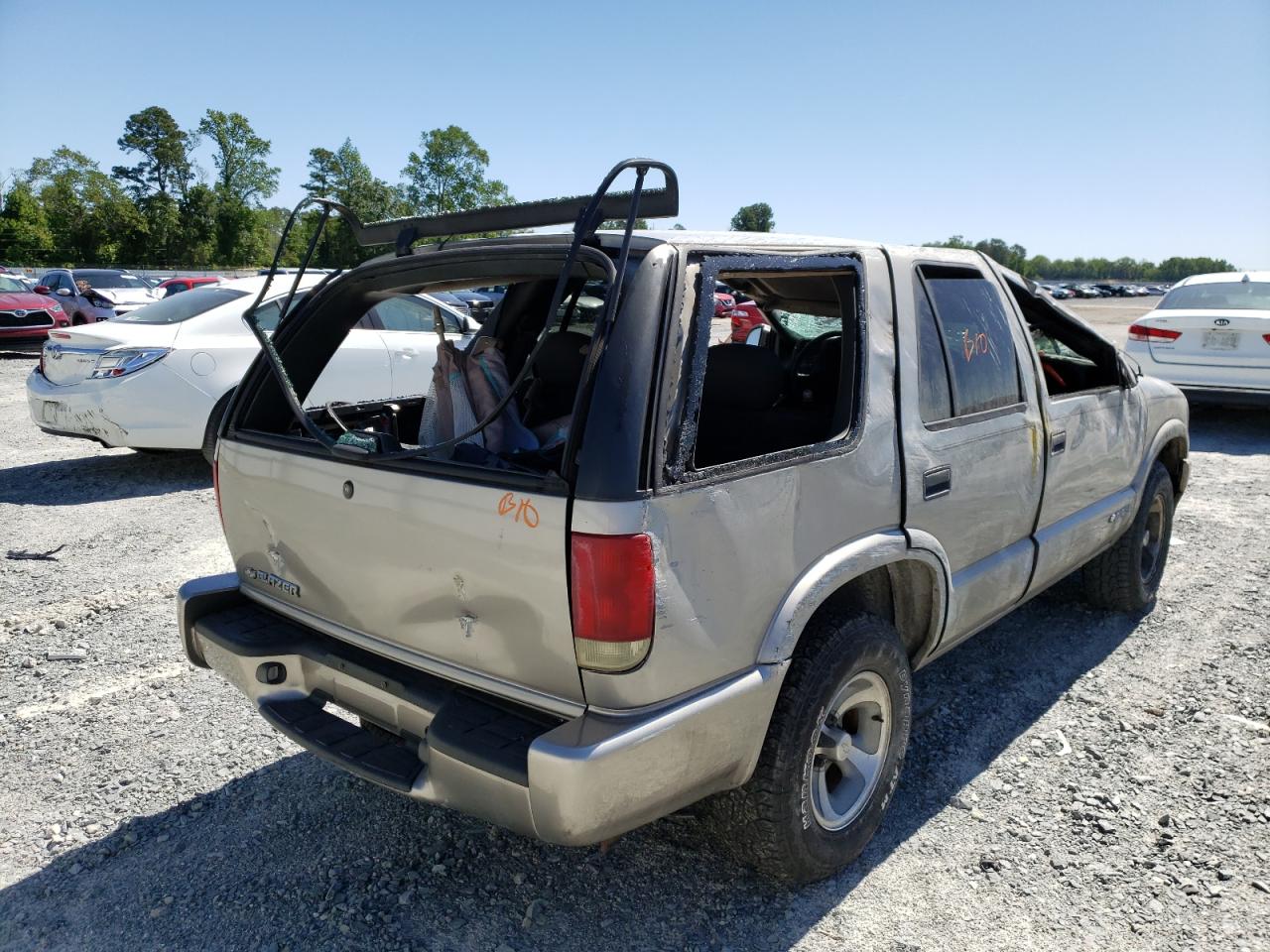 Photo 4 from auction – 2004 CHEVROLET BLAZER with VIN 1GNCS13X54K114938