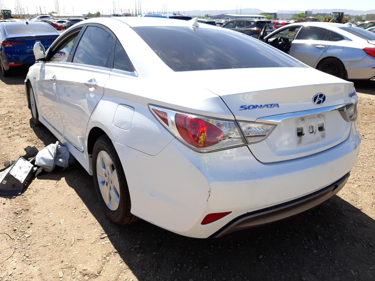 Photo 3 from auction – 2012 HYUNDAI SONATA HYB with VIN KMHEC4A40CA037453