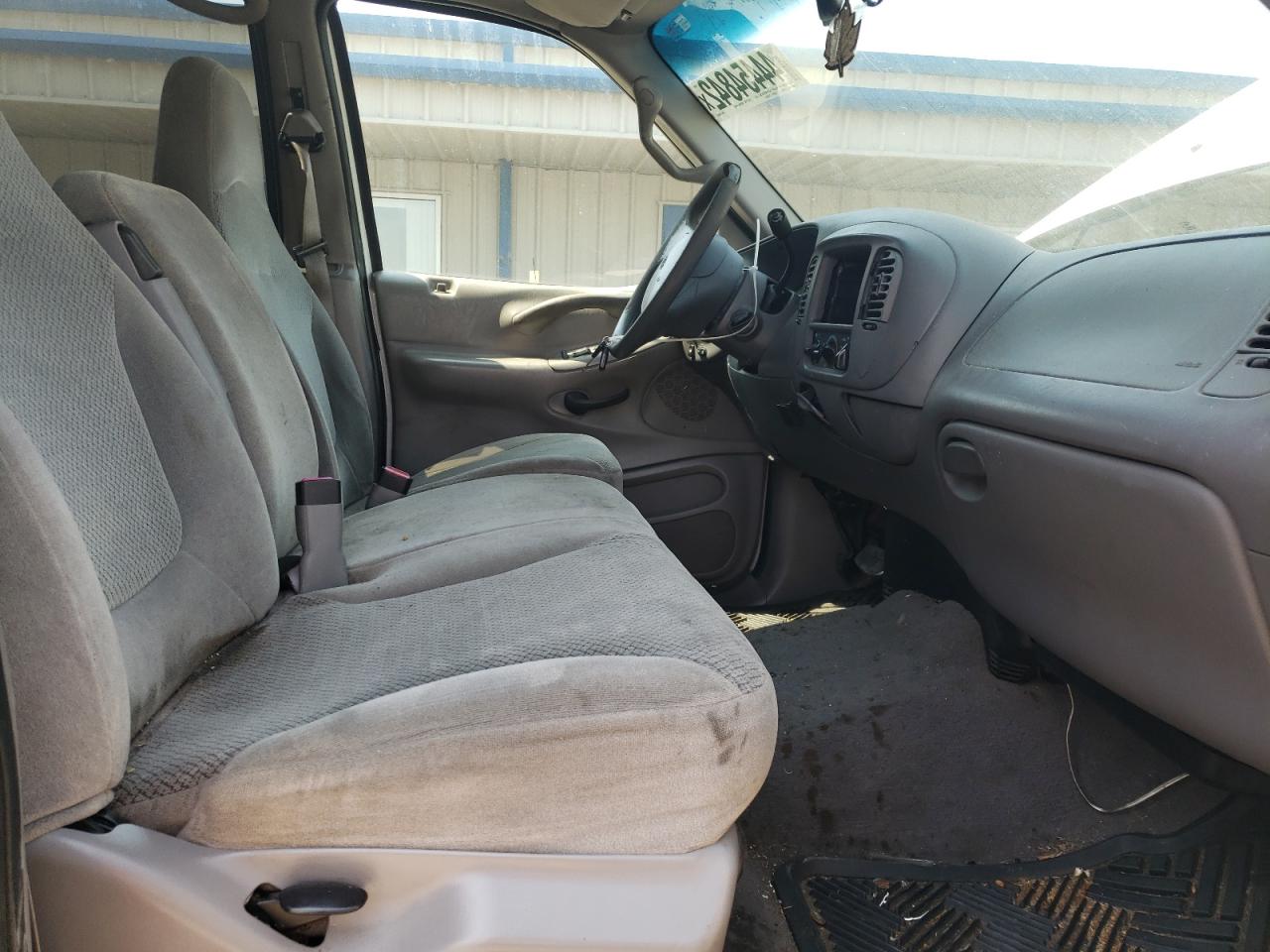 Photo 6 from auction – 2000 FORD EXPEDITION with VIN 1FMRU1561YLA95382