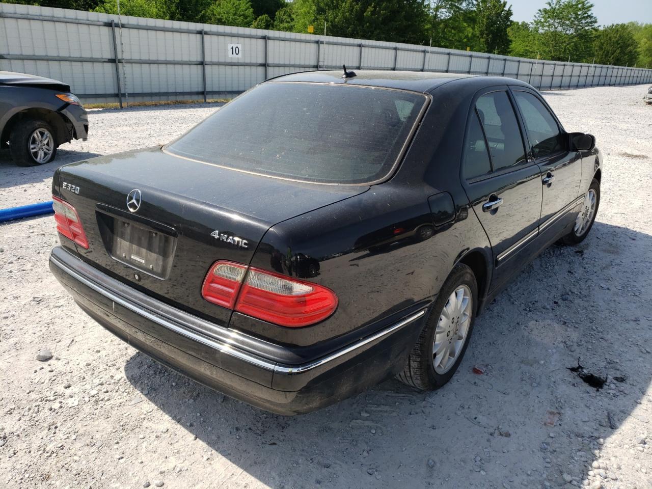 Photo 4 from auction – 2000 MERCEDES-BENZ E 320 4MAT with VIN WDBJF82J4YX043085