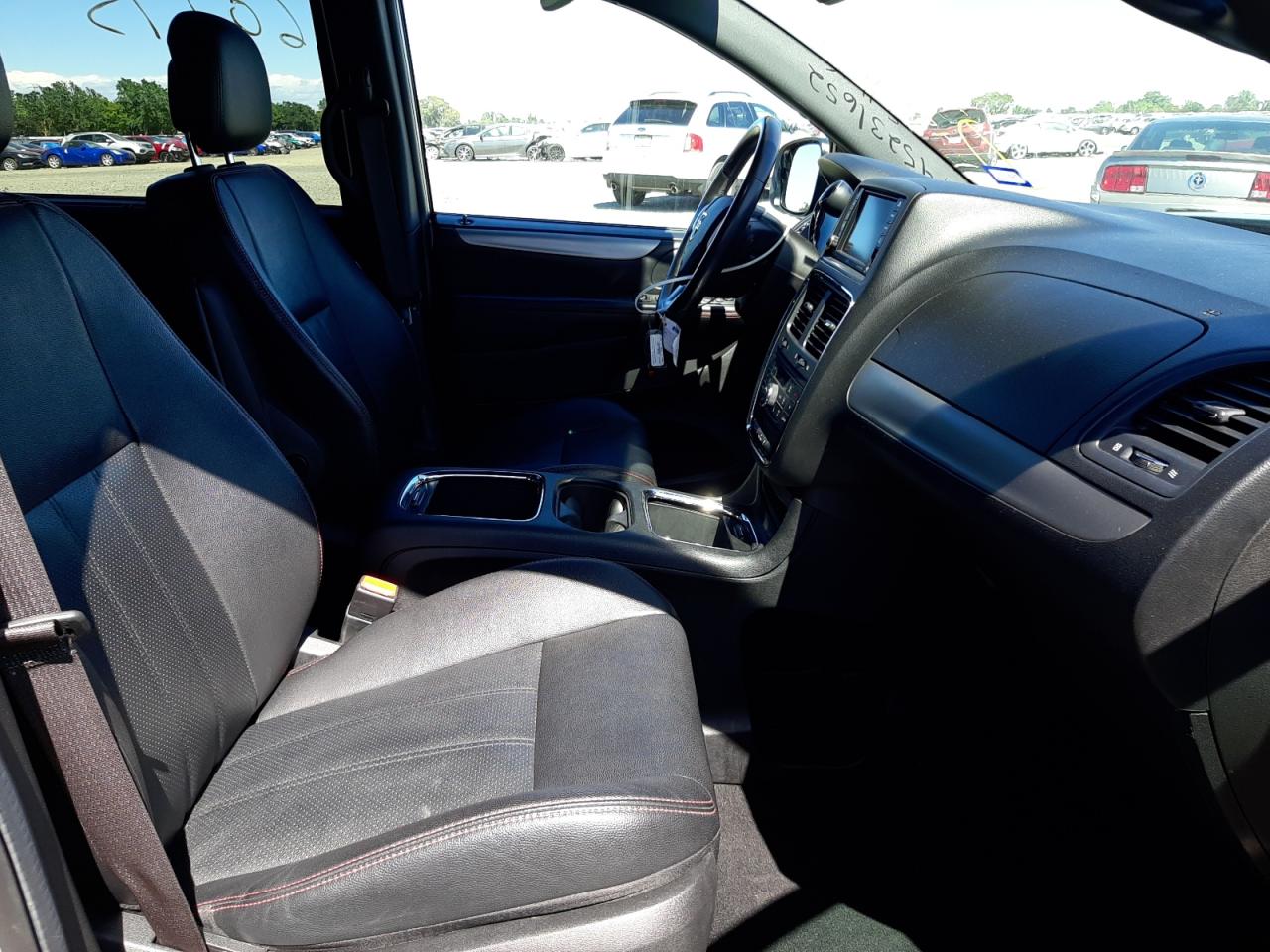 Photo 5 from auction – 2019 DODGE GRAND CARA with VIN 2C4RDGEG4KR764887
