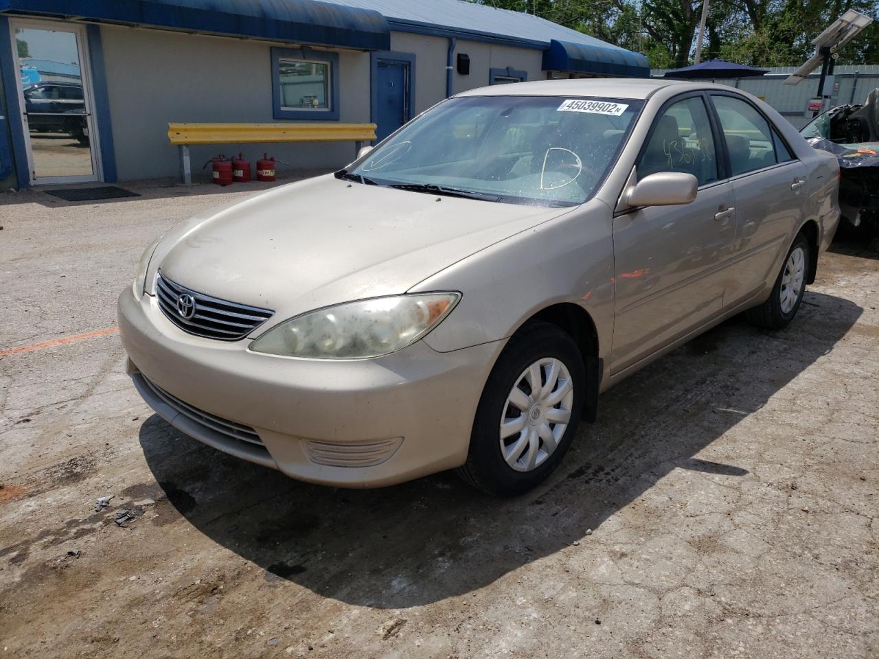 Photo 2 from auction – 2005 TOYOTA CAMRY LE with VIN 4T1BE32K15U013443
