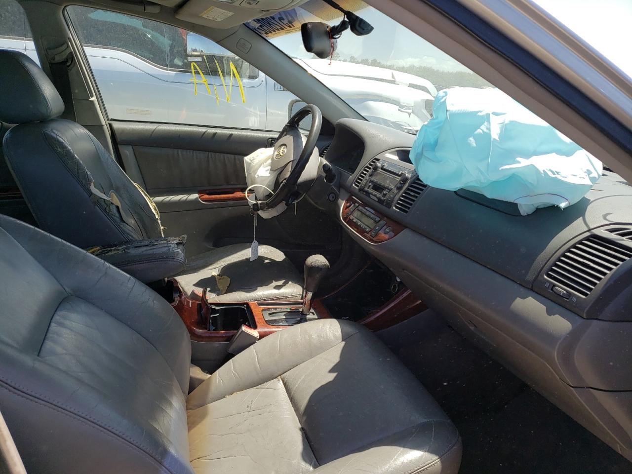 Photo 5 from auction – 2002 TOYOTA CAMRY LE with VIN 4T1BF30K82U023494