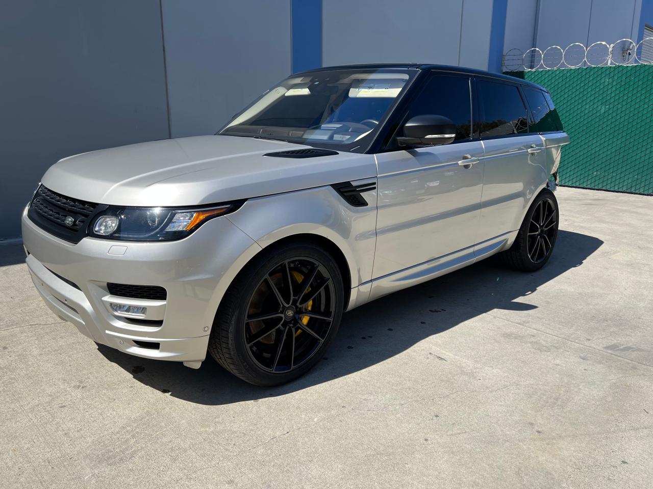 Photo 2 from auction – 2017 LAND ROVER RANGE ROVE with VIN SALWV2FE7HA142614