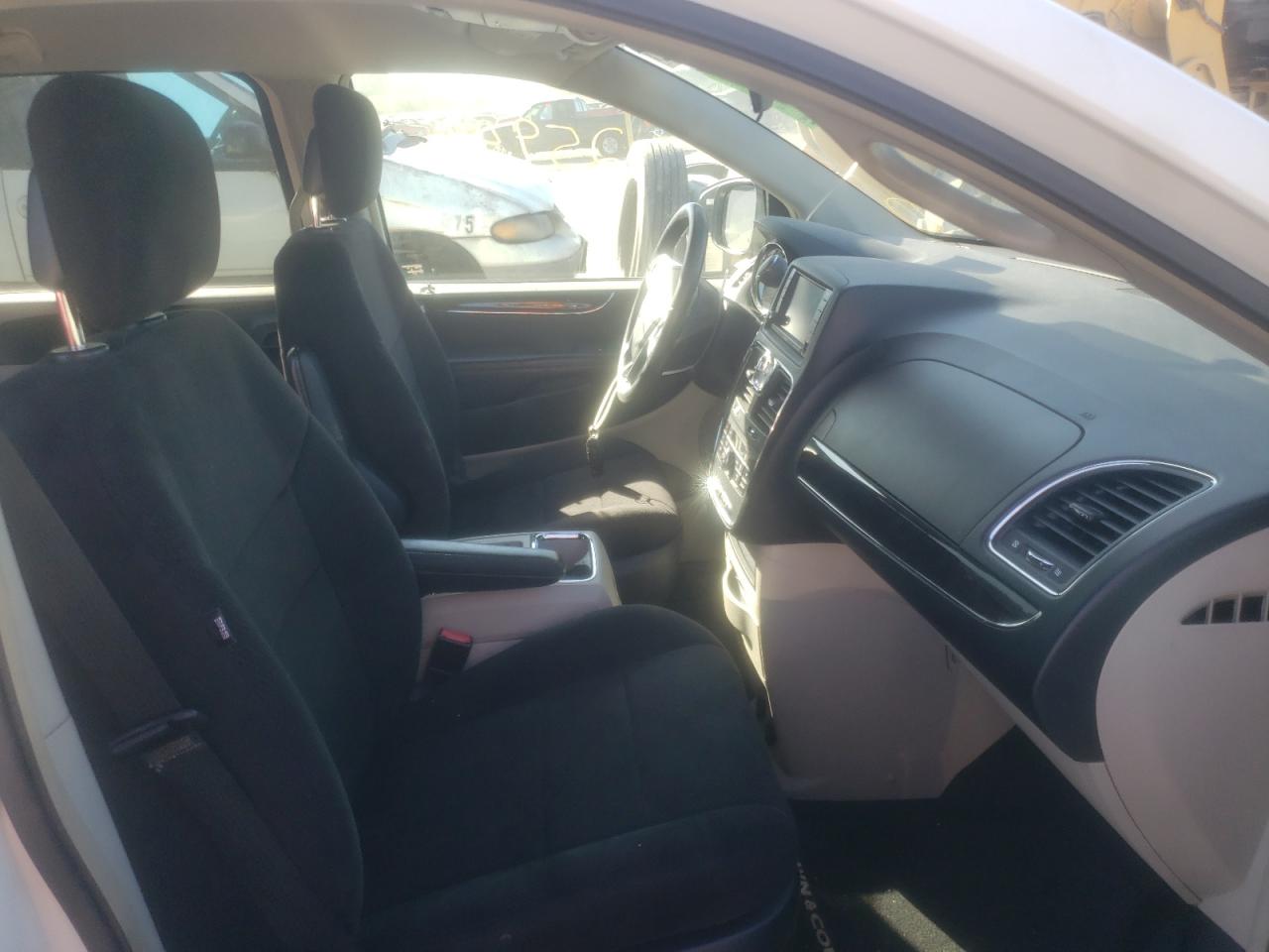 Photo 5 from auction – 2011 CHRYSLER TOWN & COU with VIN 2A4RR5DG0BR781817