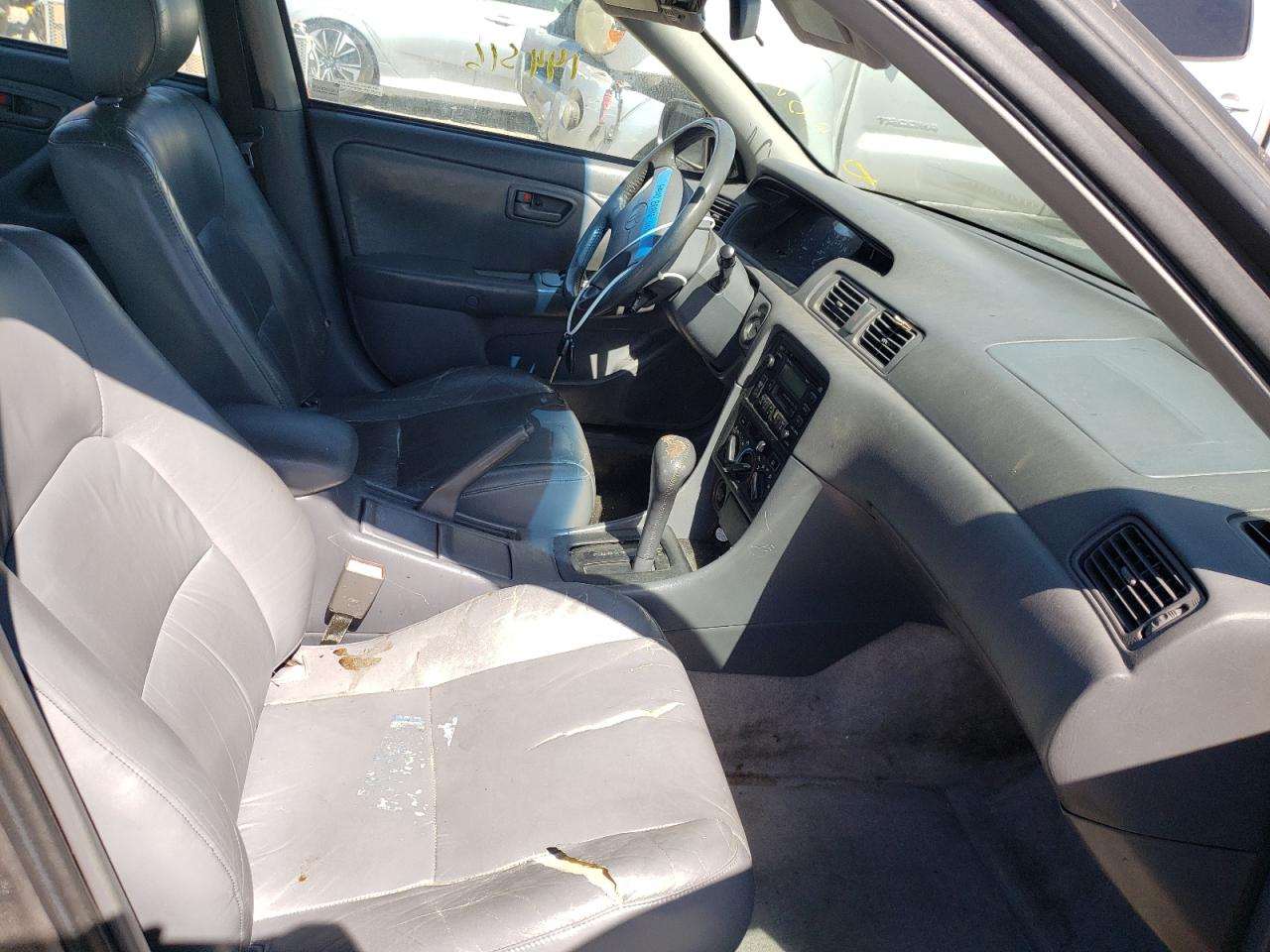 Photo 5 from auction – 1998 TOYOTA CAMRY LE with VIN JT2BF28K4W0120720